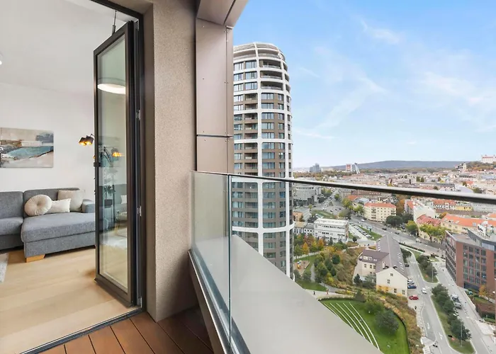 Luxury Sky Park - Panoramic Castle Views Pozsony