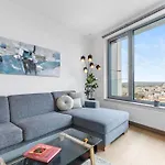 Luxury Sky Park - Panoramic Castle Views דירה ברטיסלאבה