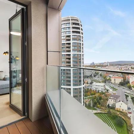 Luxury Sky Park - Panoramic Castle Views براتسيلافا